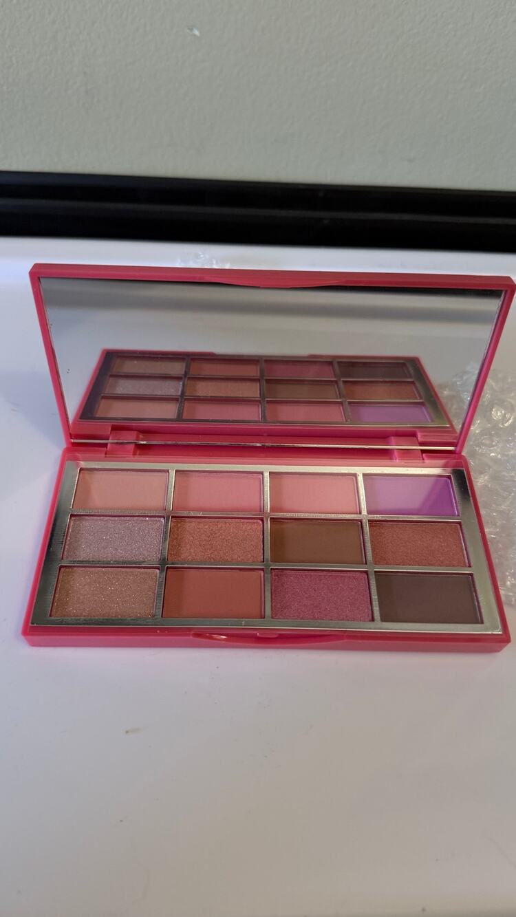 🍑 Illuminati Cosmetics Neon Peach Eyeshadow Palette